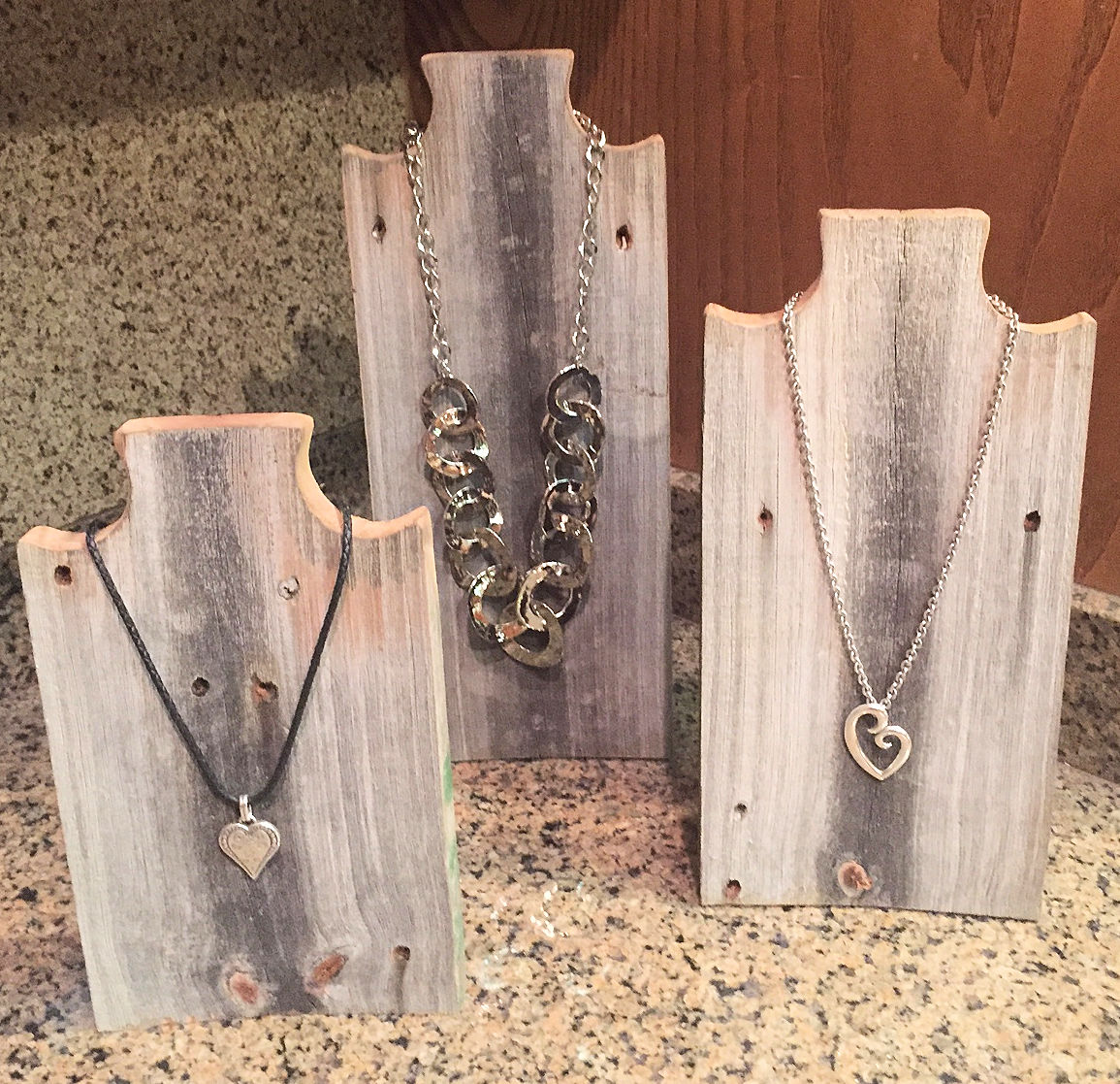 (image for) Necklace Displays